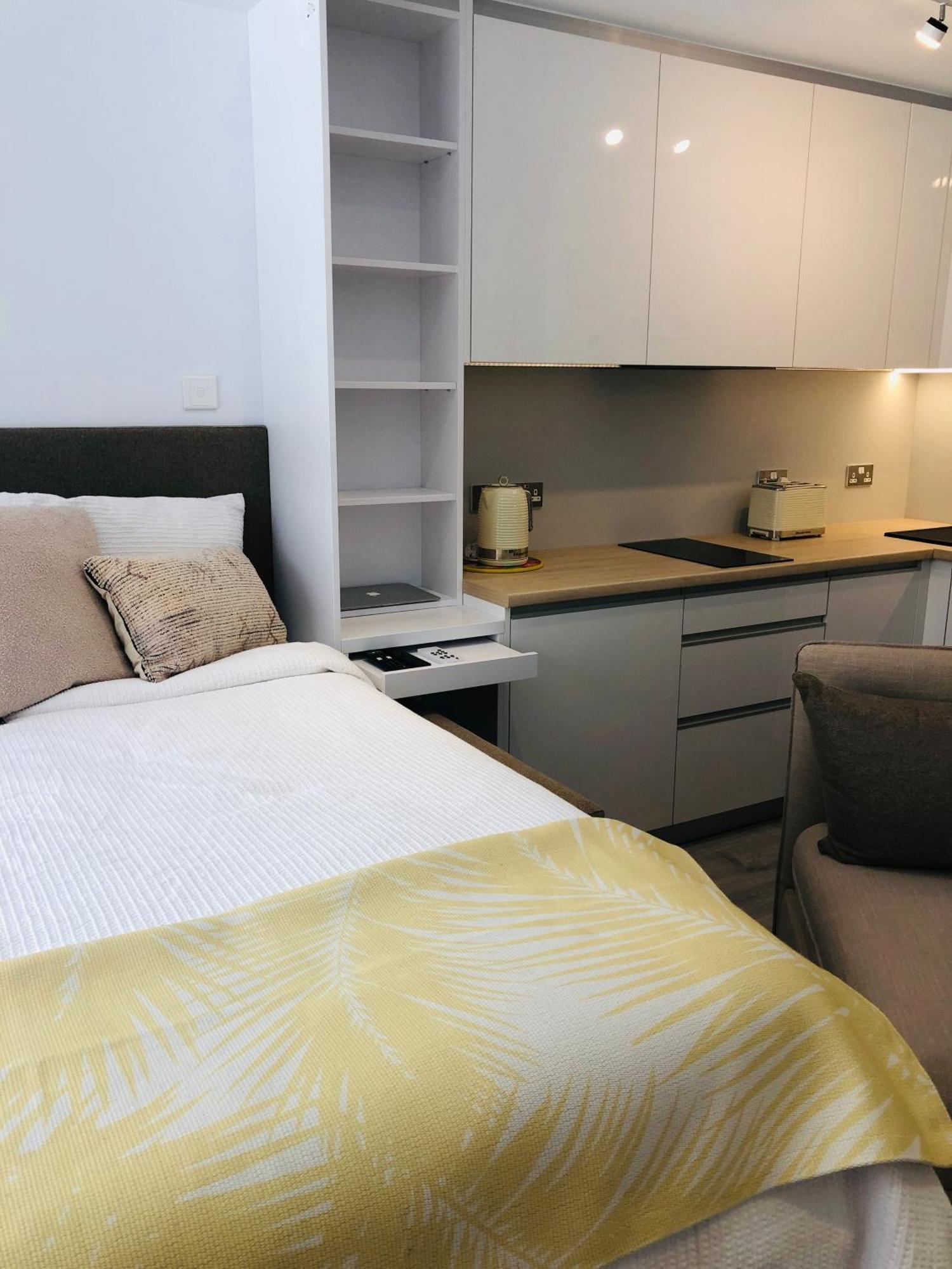 Cp High Floor Luxury Studio Sleeps 3 Cebelitarık Dış mekan fotoğraf